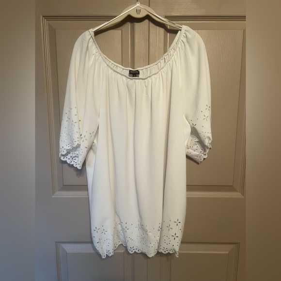 Bobeau White Eyelet Blouse - Picture 1 of 3